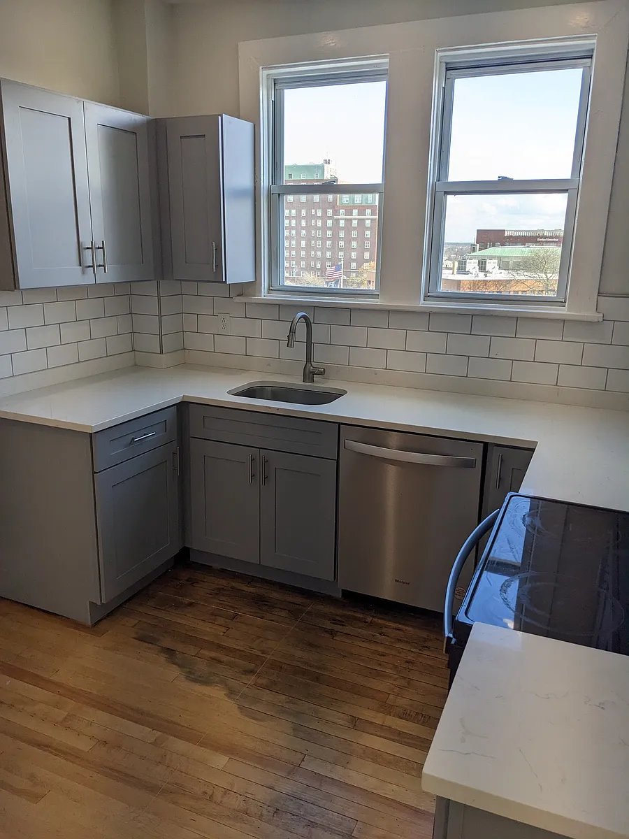 Building Photo - 191 Elm St #17