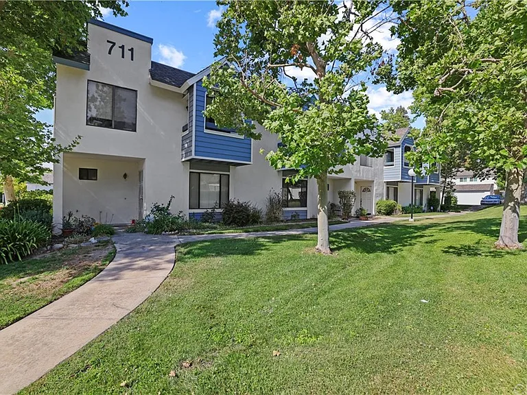 711 Church Pl #2 — Photo 96