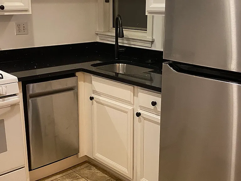39 Florence St #1 — Photo 10