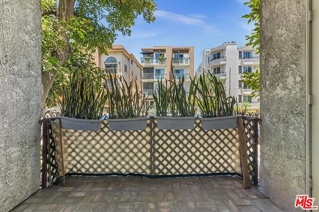 2 bed, 2.5 bath, 1600 sqft, $4,495 — Photo 4
