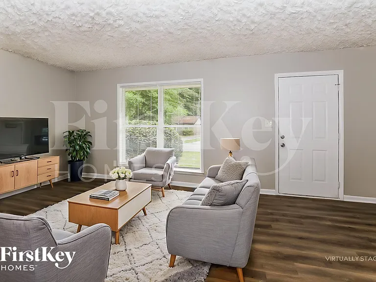 1334 Labelle St — Photo 3