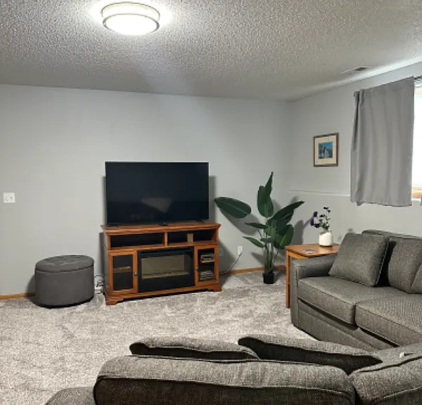 1058 Parkway Dr — Photo 8