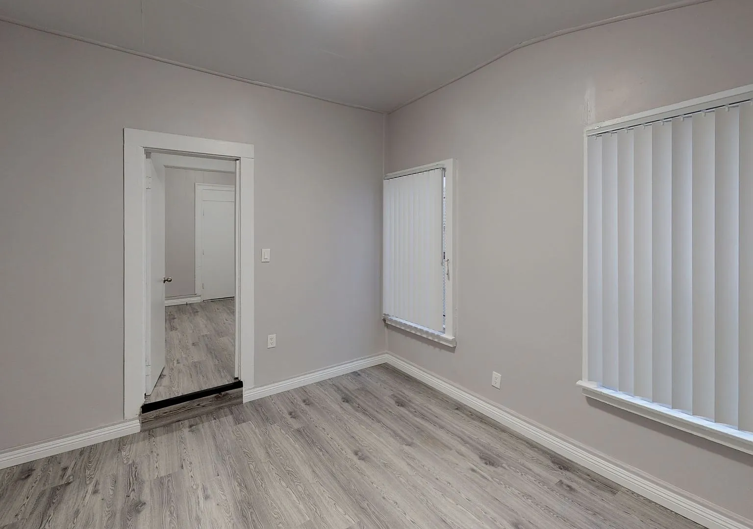 1422 Apartments....Recently Renovated...2 Bedroom Available...Call Now! — Photo 2