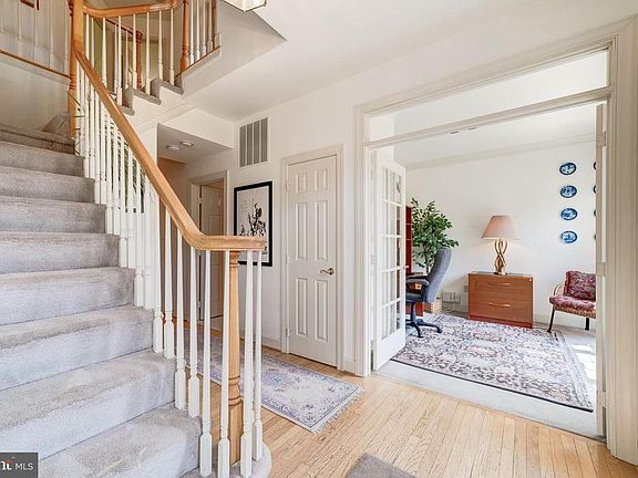 4th image of 10202 Burke Chase Ct