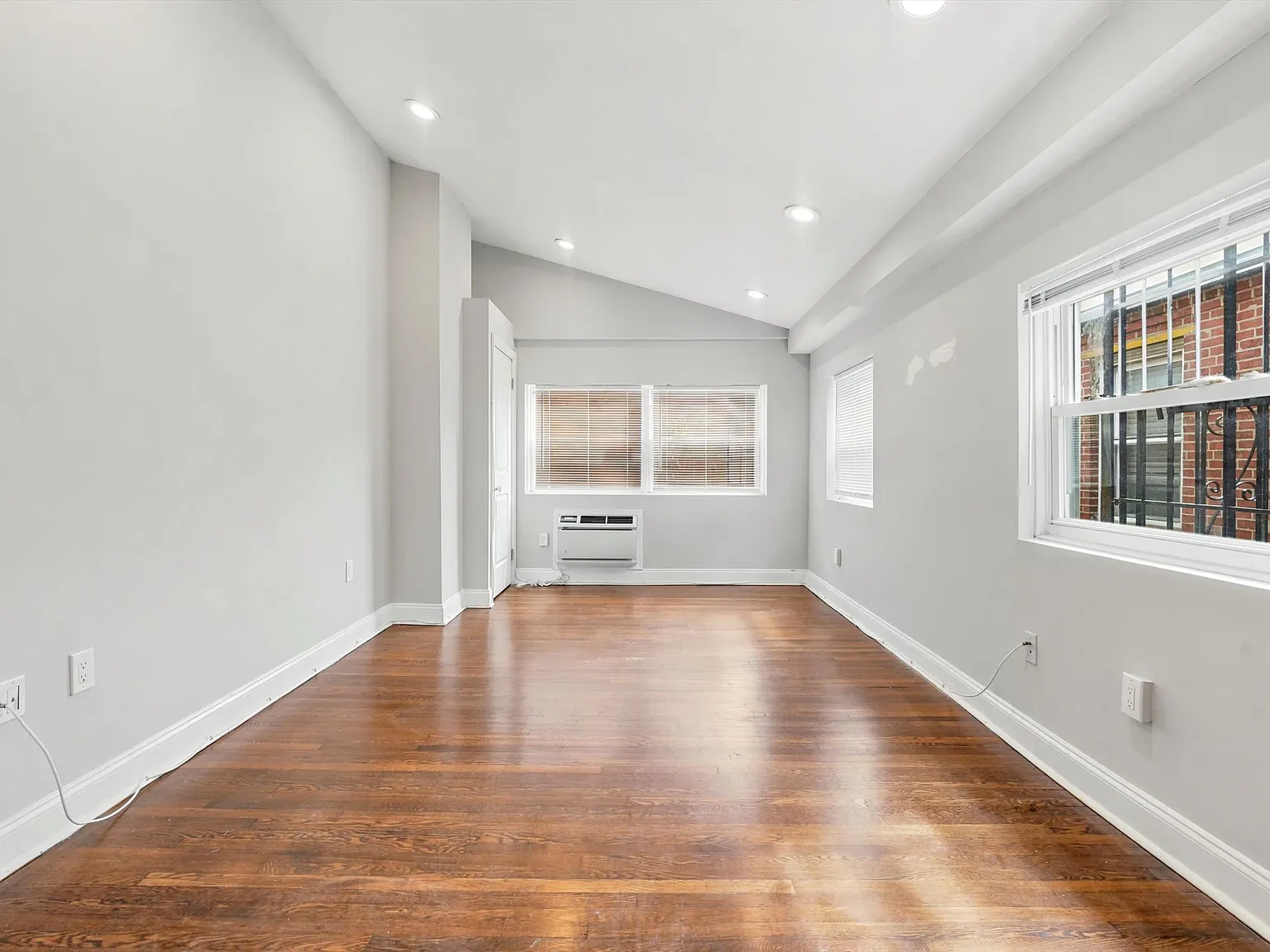 Studio, $1,433 — Photo 3
