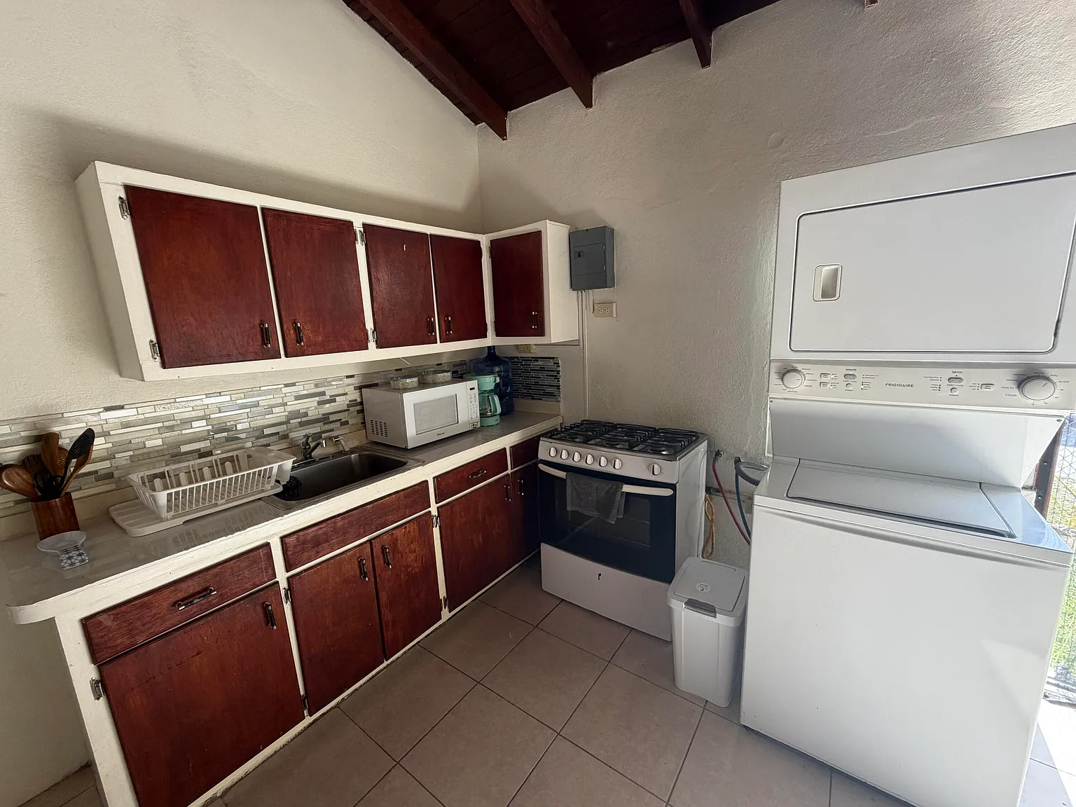 2 bed, $1,100 — Photo 4