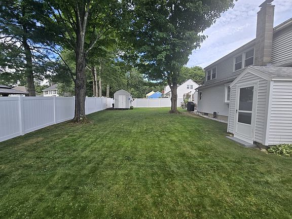 4th image of 14 Ridgewood Cir