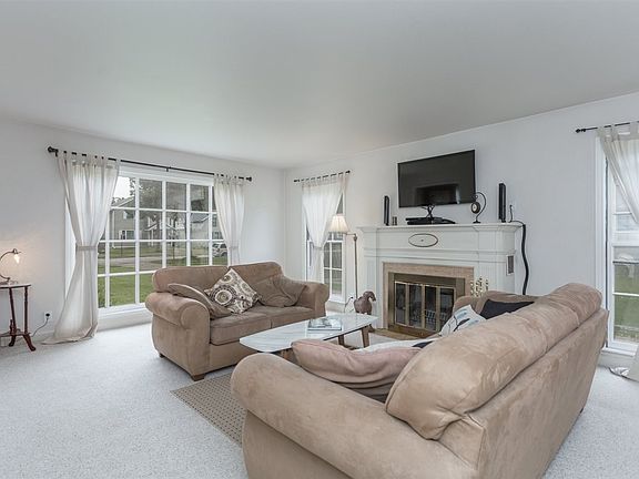 Beautiful and Bright Living Room!