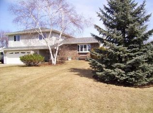 160 Barton Rd, Oshkosh, WI 54904