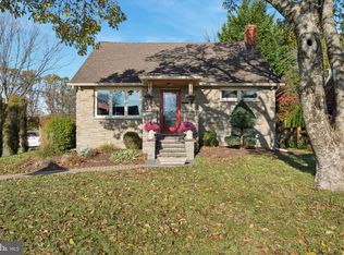 27 Mary Jane Ln, Newtown Square, PA 19073