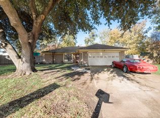 1104 Elderberry Ct, Benbrook, TX 76126
