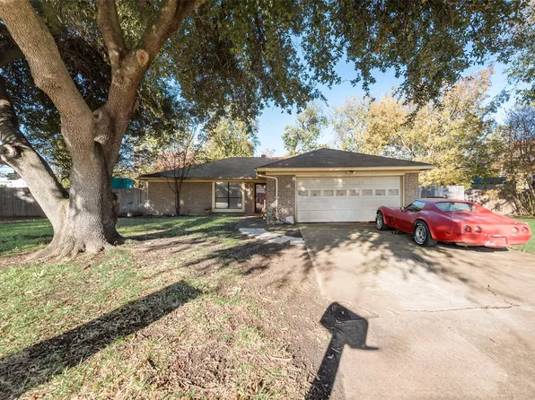 1104 Elderberry Ct, Benbrook, TX 76126