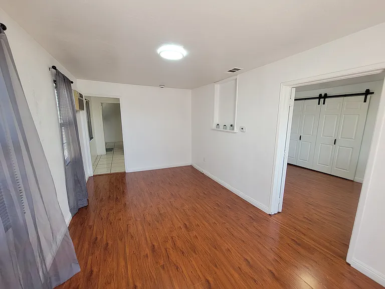 N Soldano Ave — Photo 3