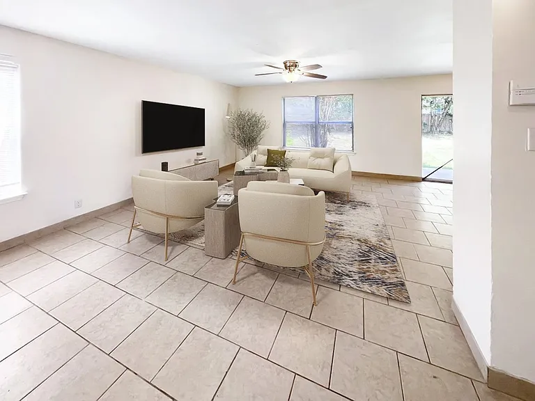 7038 Lynn Lake Dr — Photo 3