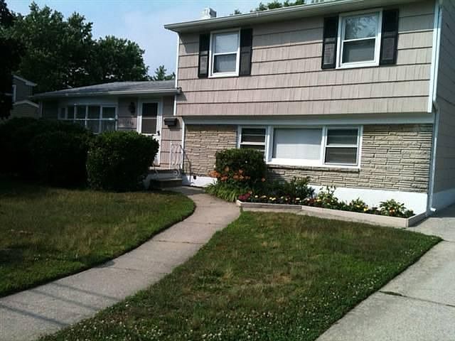 2nd image of 615 Jackson Ave