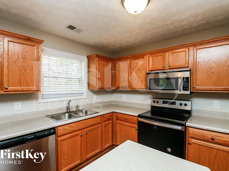 304 Hickory Creek Ln — Photo 7