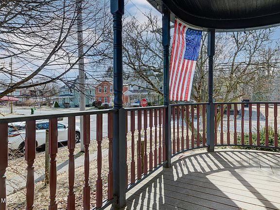 4th image of 213 E Main Street