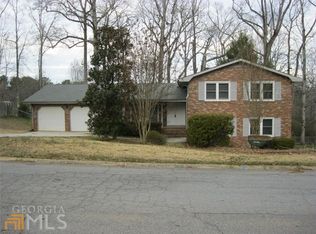 8712 Twin Oaks Dr, Jonesboro, GA