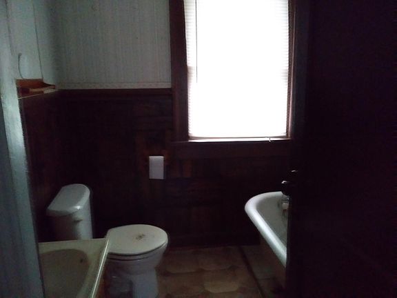 3rd image of 100 Glenwood Hts