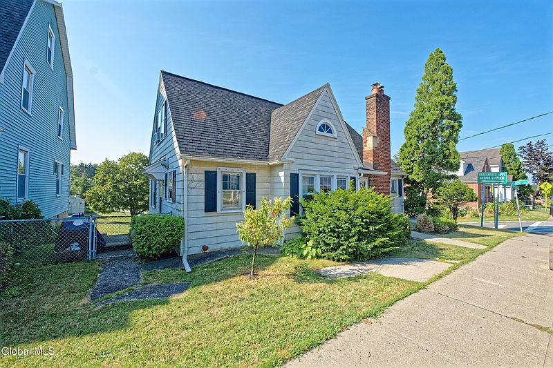 2nd image of 688 Hoosick Road