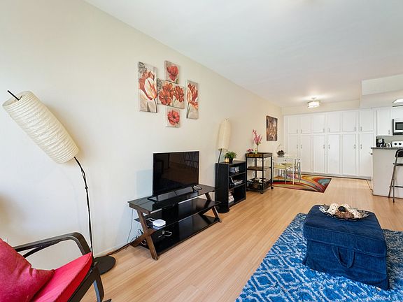 5th image of 1517 E Garfield Ave APT 63