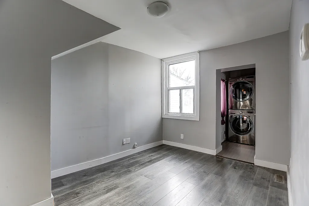 MF- 993 Gerrard Street East — Photo 4