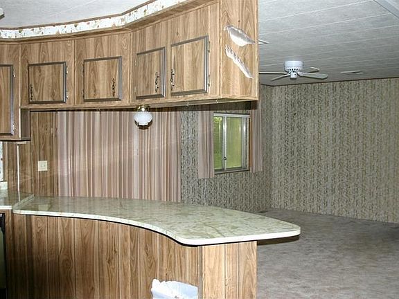4th image of 129 Leisureville Cir