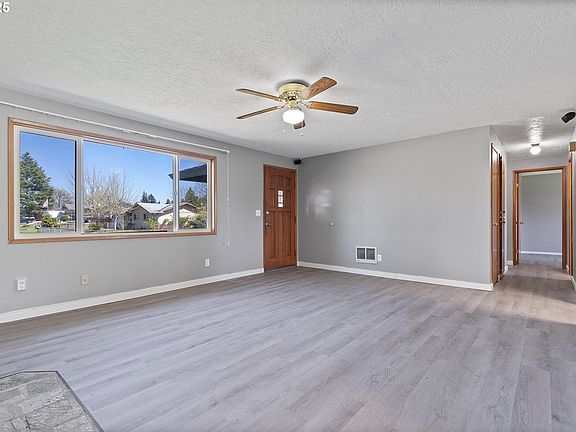 3rd image of 5605 NE 70th St