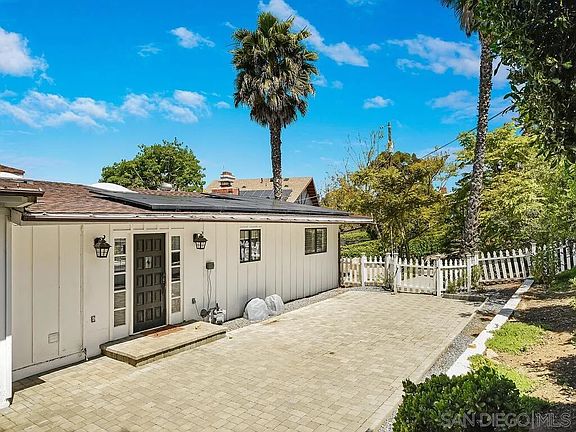2nd image of 1121 Loma Vista Way