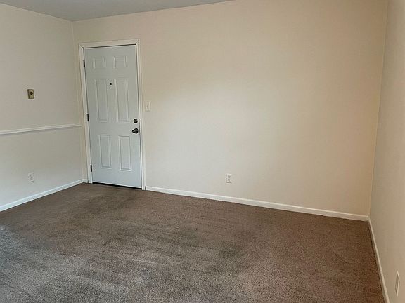 5th image of 350 Fort Worth Ave APT 4