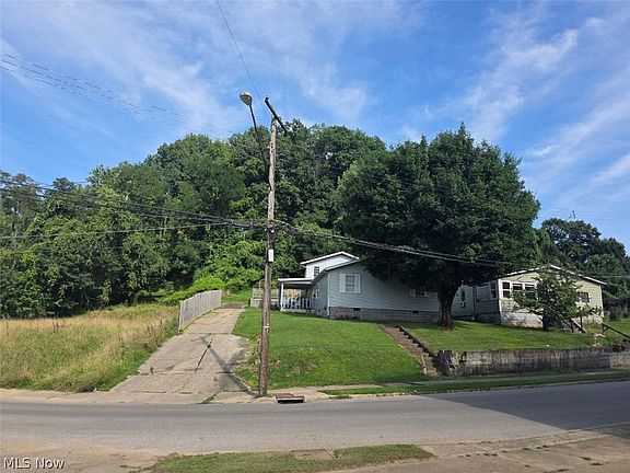 2nd image of 910 26th St