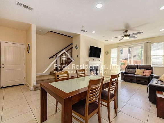 5th image of 907 Willow Bridge Dr