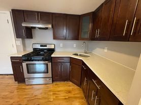 283-285 Hawthorne Ave