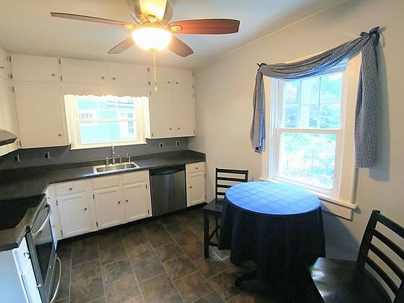 5th image of 277 Crestwood Ave