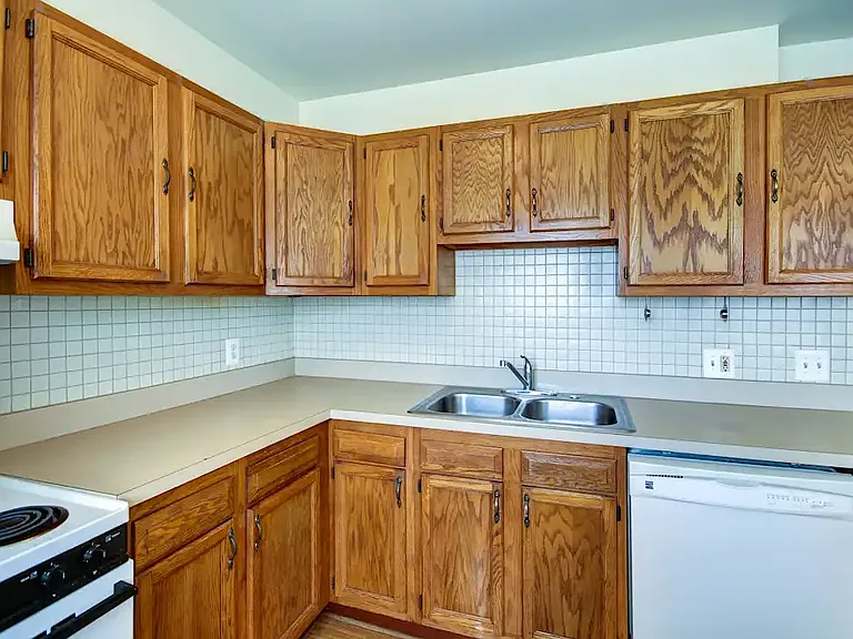 Fairfield Arms Apartments — Photo 8