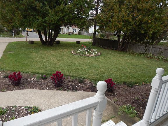 4th image of 10721 W Woodland Ave