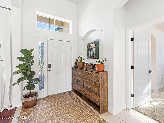 4th image of 2883 Sonoma Way