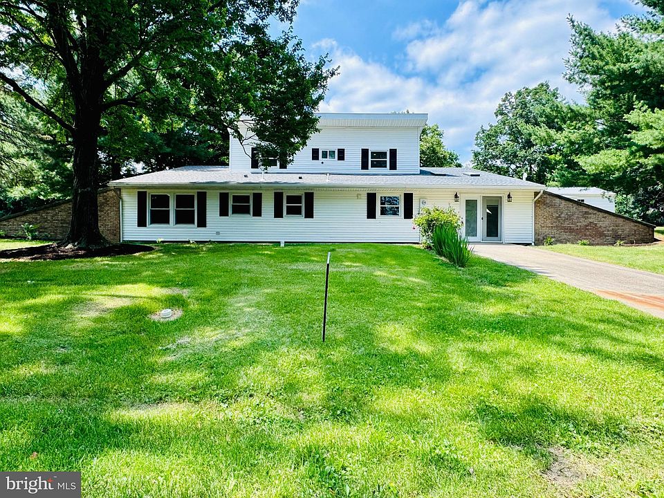 1st image of 7 Moonlight Dr