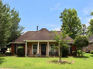 13930 J R Dr, Walker, LA 70785