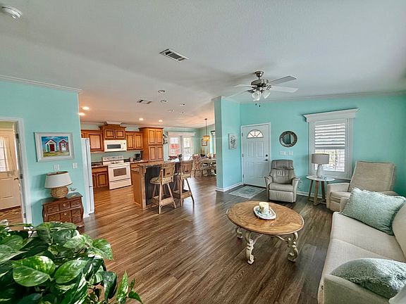 4th image of 3926 Seagate Dr
