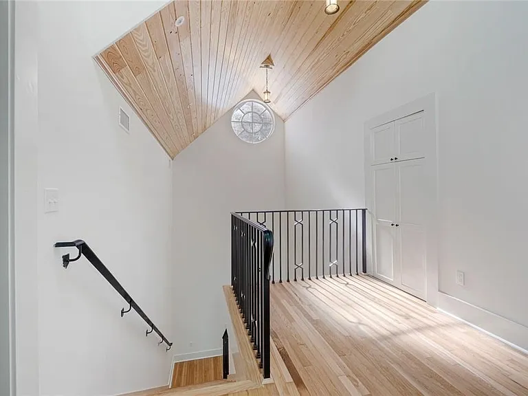 702 W Gibson St — Photo 29