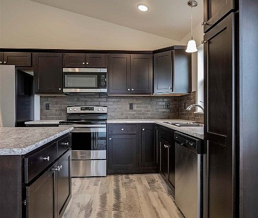 3rd image of 1701 Shelby Blvd