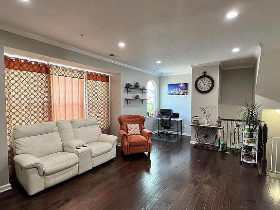 3rd image of 8046 Hinsdale Ln