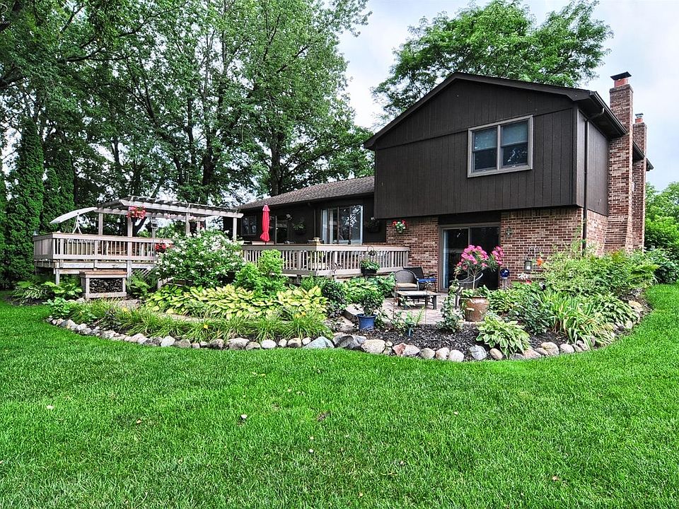 1st image of 700 Holly Bush Dr