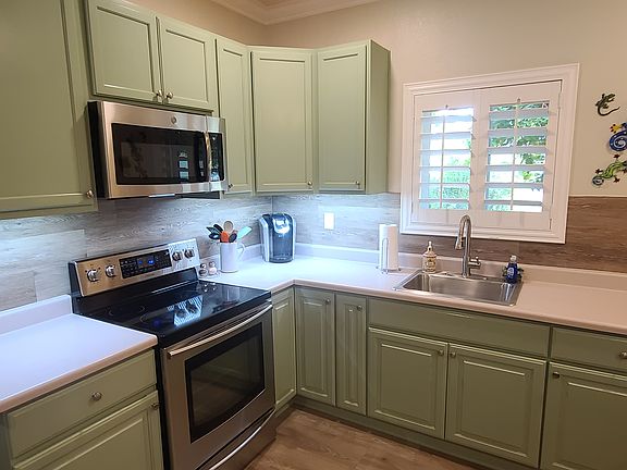 Full Sized Kitchen