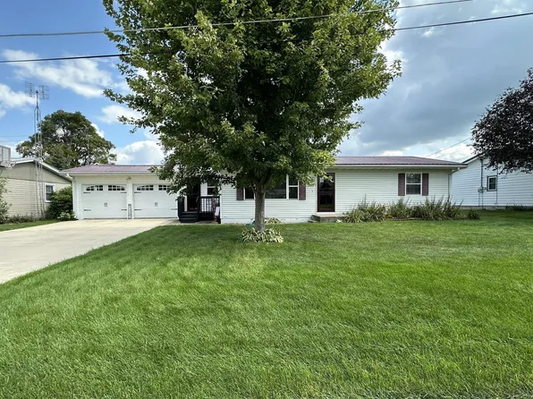 205 Sherwood Ln, Lena, IL 61048