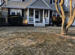 543 Kime Ave, West Islip, NY 11795