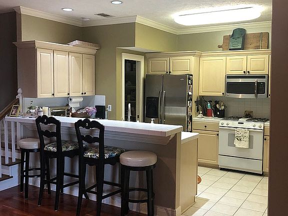 Kitchen with Jennaire gas 