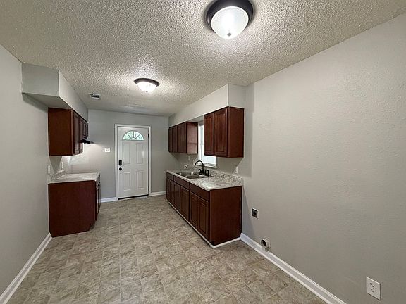 2nd image of 1766 Carlyle Ave
