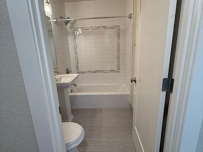 10317 NE Hoyt St — Photo 35